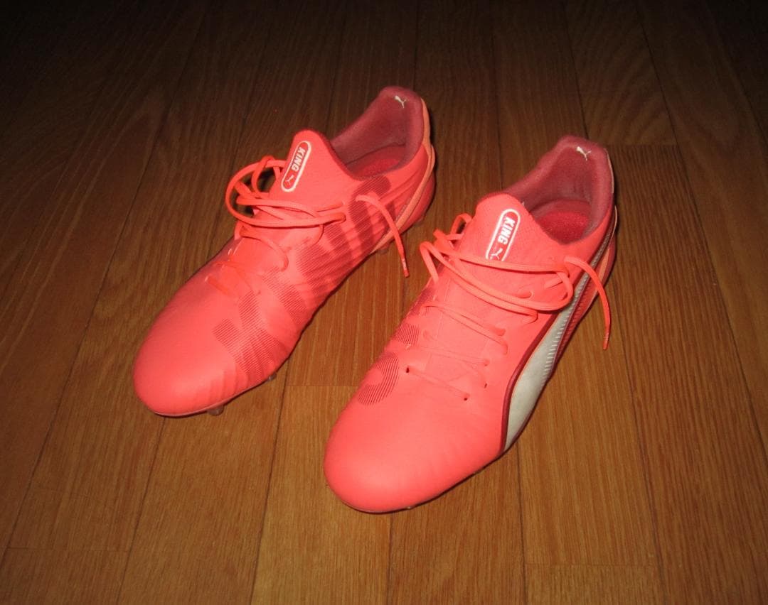 プーマのサッカースパイク「キングアルティメットFG/AG」　アンリミテッドパック