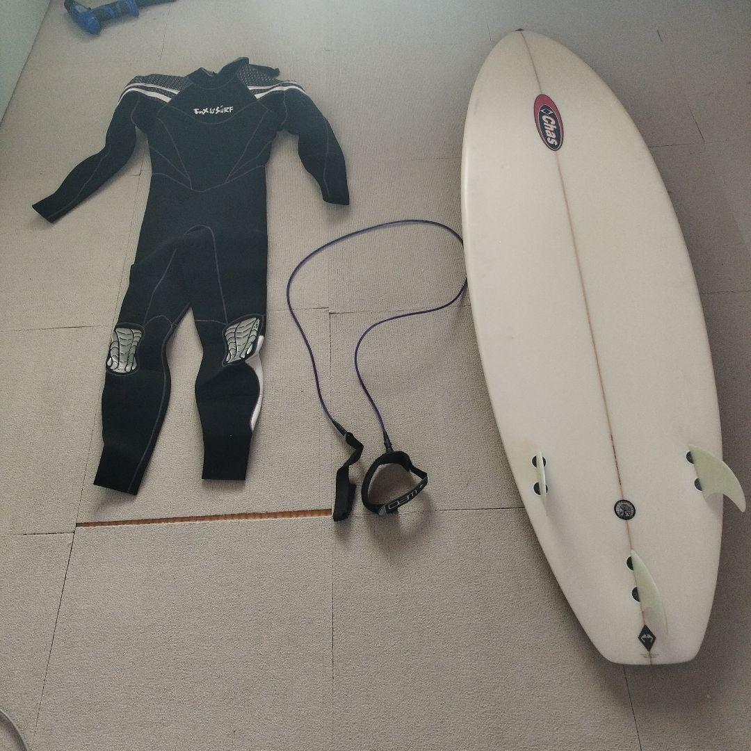 ウェットスーツとサーフボードセット