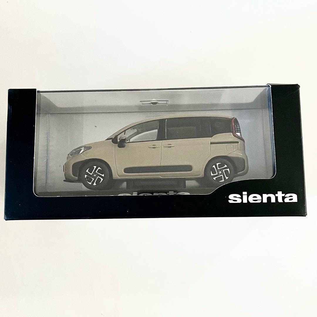 非売品 トヨタ シエンタ 1/30 ミニカー ベージュ　希少カラーサンプル