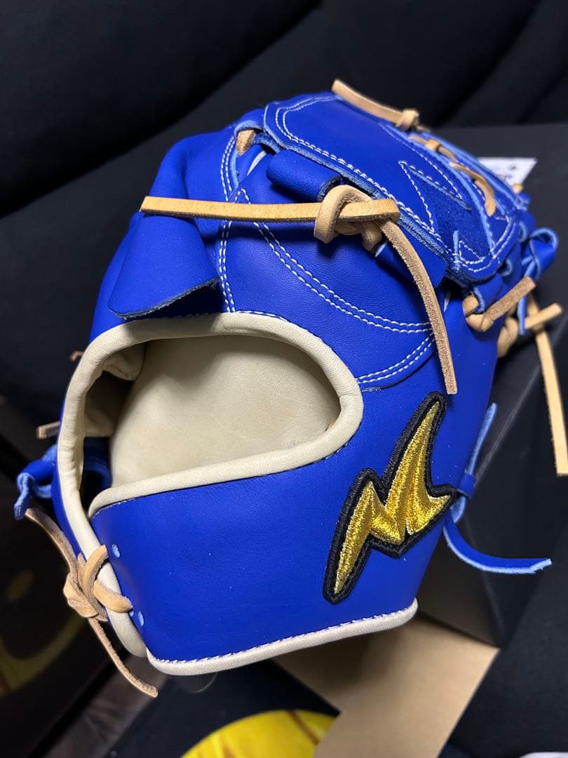 ノーリミット 新品 湯もみさ済み青い軟式用グローブ 金色ロゴ付き