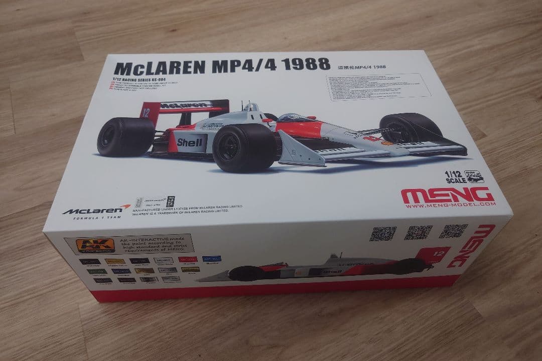 McLaren MP4/4 1988 1/12スケールモデル