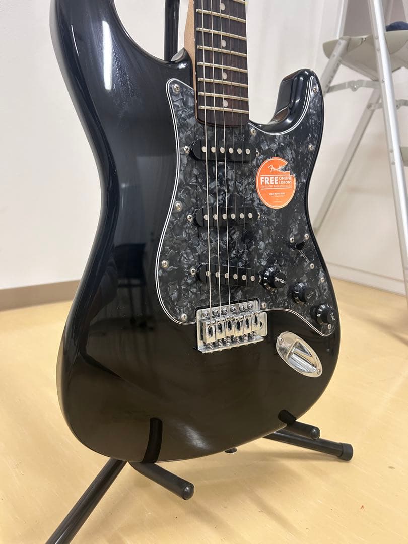 Squier ギター本体　ギタースタンド＋保証書付き 正規店購入