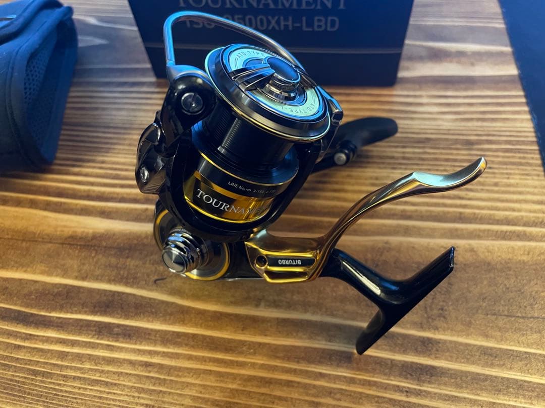 Daiwa TOURNAMENT ISO 2500XH-LBD スピニングリール