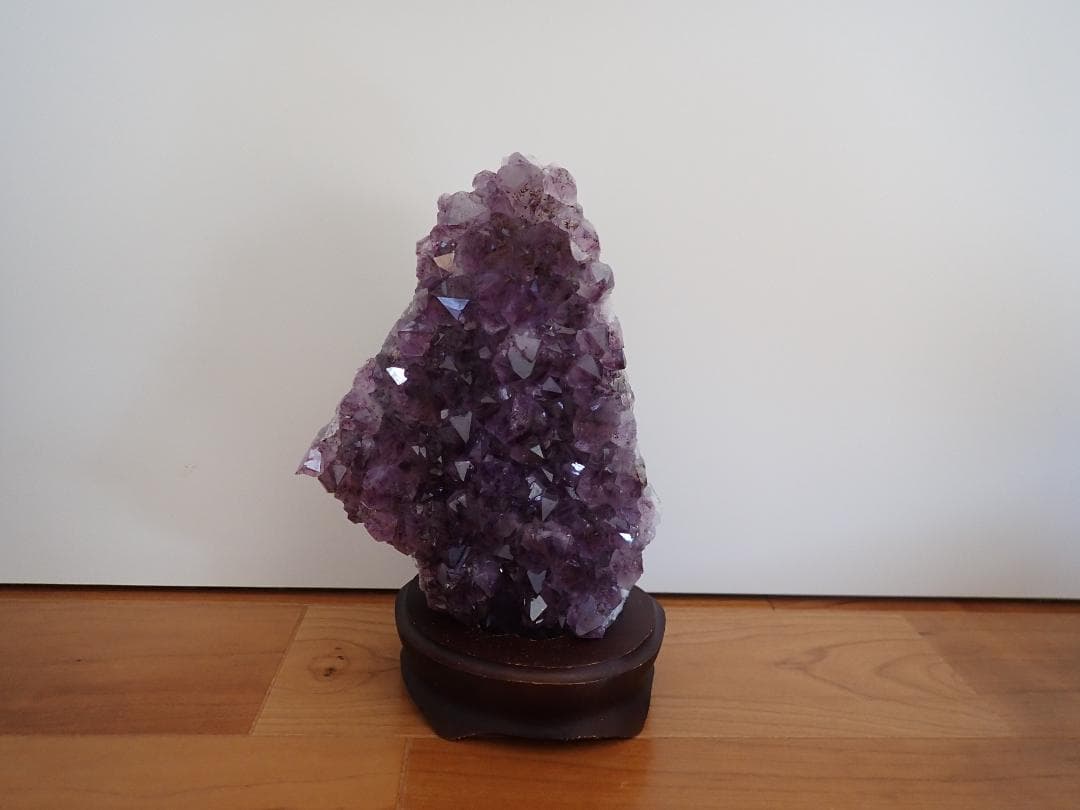 特価 愛の守護石 恋愛成就 ヒマラヤアメジスト原石1,8kg 一点物　台座付き