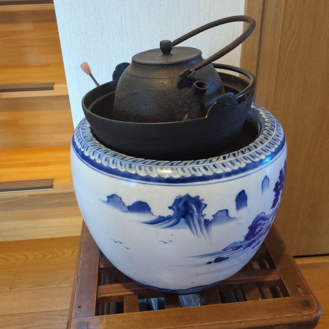 青白磁 火鉢と鉄製やかんのセット