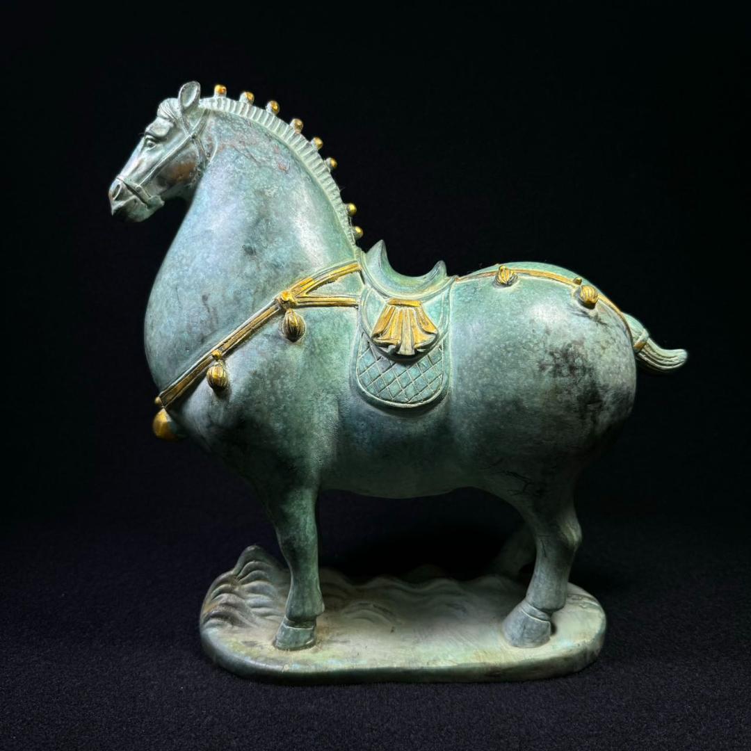 細工銅製 馬造像高彫 開運置物 上質 高さ約26cm