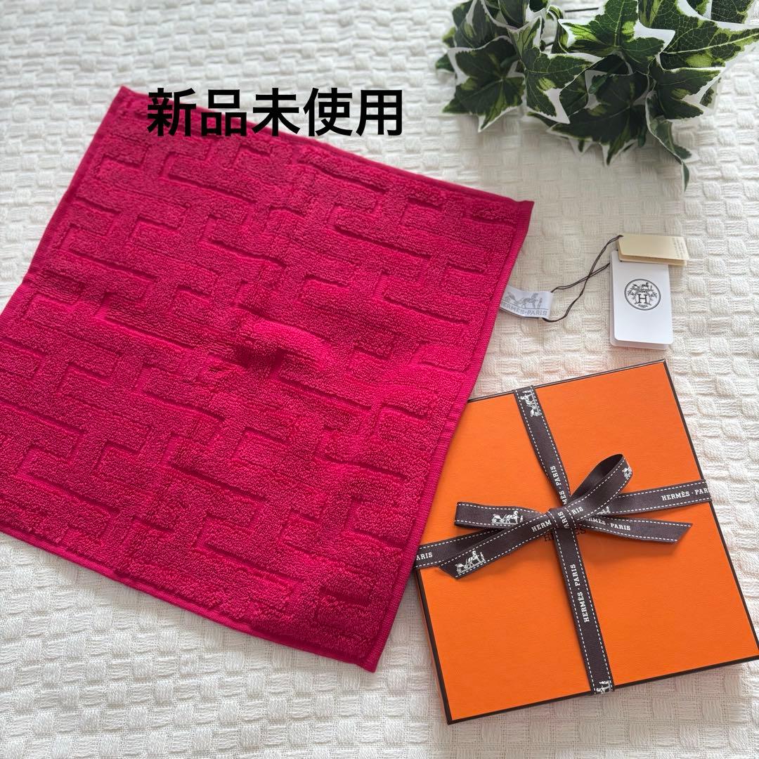 【新品未使用】HERMES エルメス　ステアーズ　ハンドタオル　ギフト　カレ