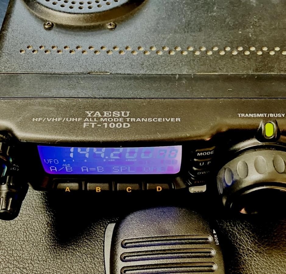 トランシーバー YAESU FT-100DM (50W)