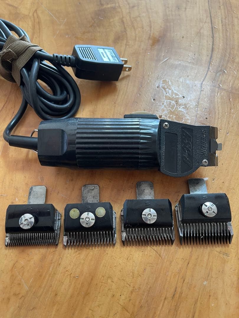 スピーディク　DSC-8 バリカン　替え刃4つ付き　犬　バリカン