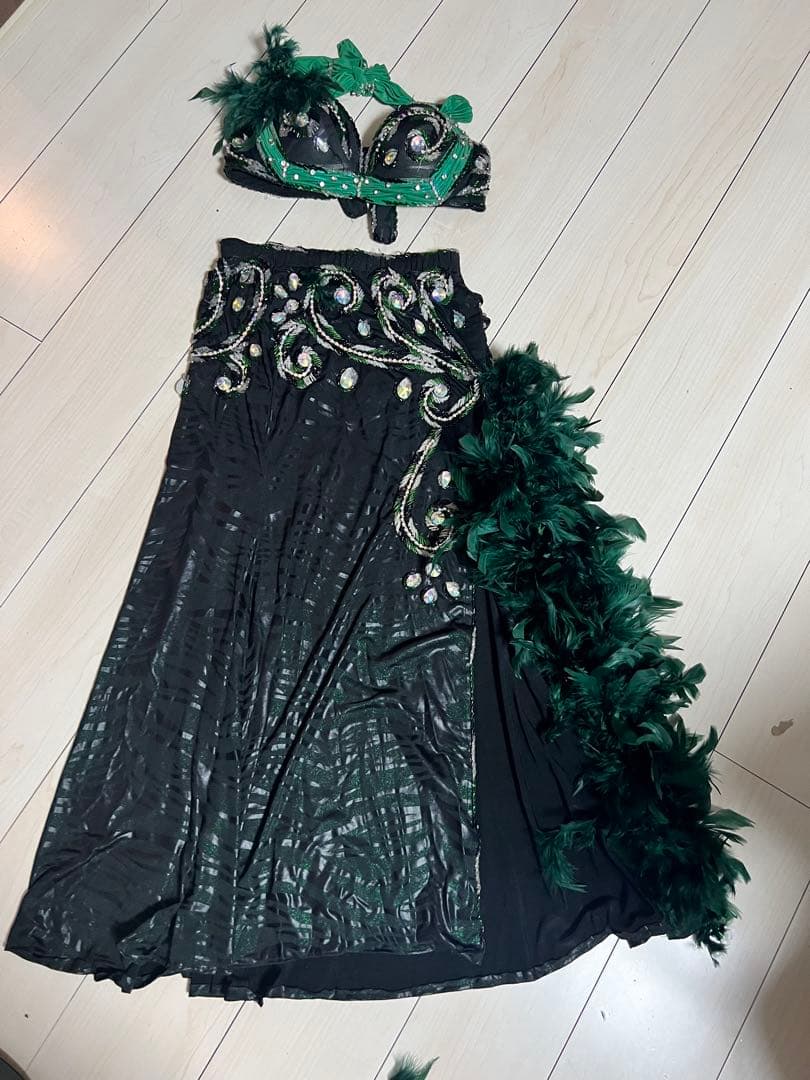 ベリーダンス衣装 エジプト製　羽付　深緑