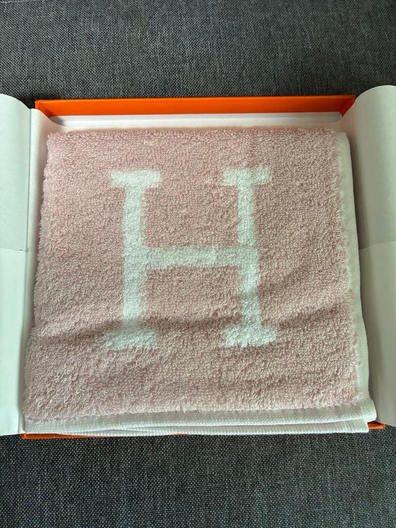 HERMES ピンク タオルハンカチ Hロゴ