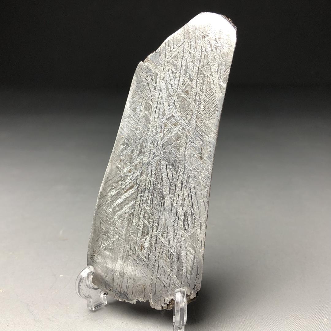 み*ん様 隕石 鉄隕石　アルタイ隕石　ナチュラル　原石　重さ約100ｇ 立て付き