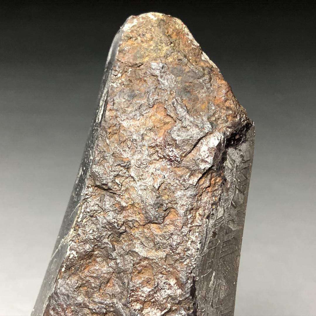 み*ん様 隕石 鉄隕石　アルタイ隕石　ナチュラル　原石　重さ約100ｇ 立て付き