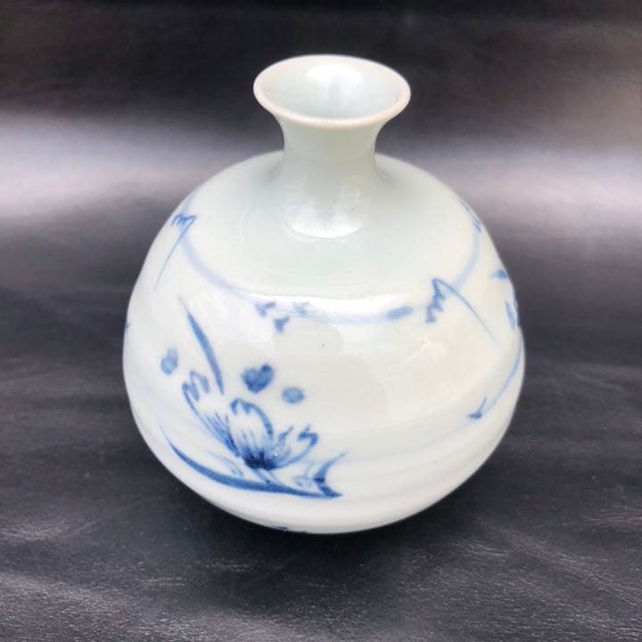 古美術品◼️蝶々が飛び跳ねている様な可愛い雰囲気の壺、壷、花瓶、徳利？