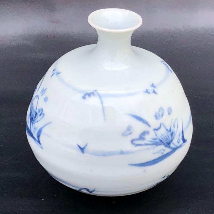 古美術品◼️蝶々が飛び跳ねている様な可愛い雰囲気の壺、壷、花瓶、徳利？