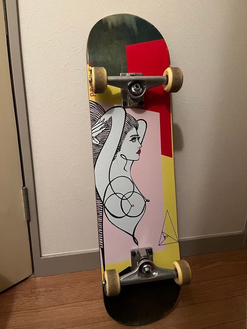 カラフルな女性イラスト スケートボード