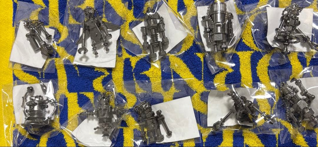 がらくたくんキーホルダー　メタリック