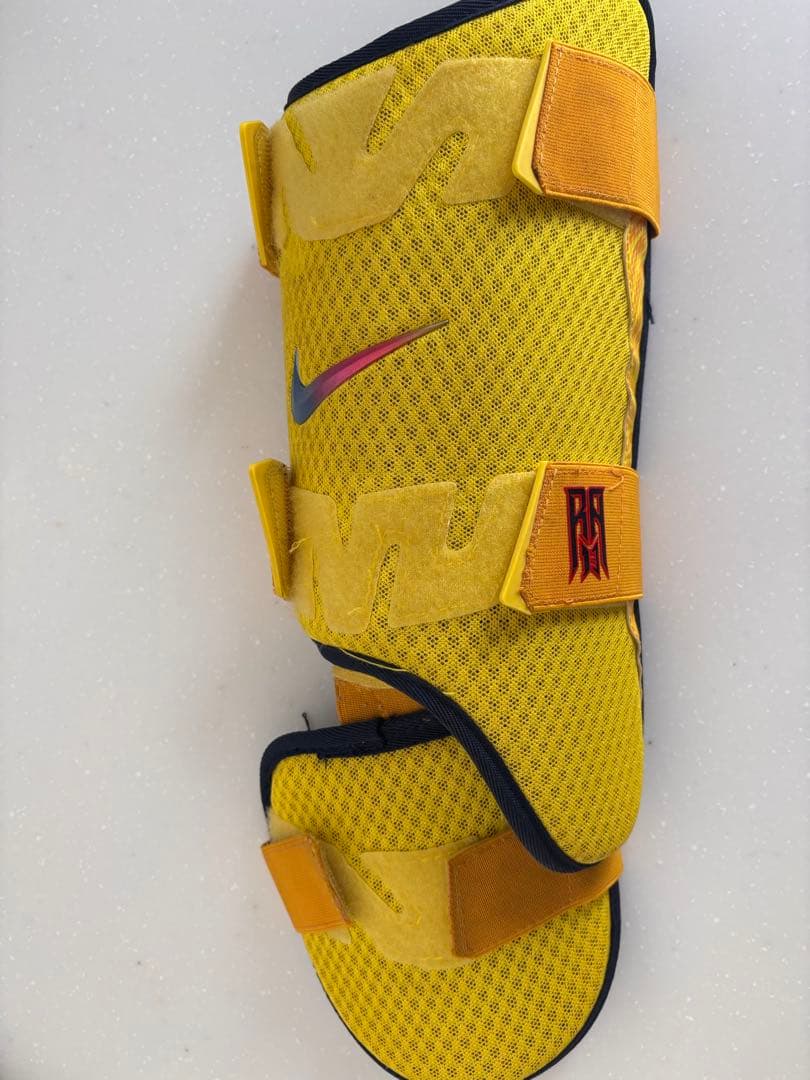 Nike イエローフットガード左打者用　ひろはや