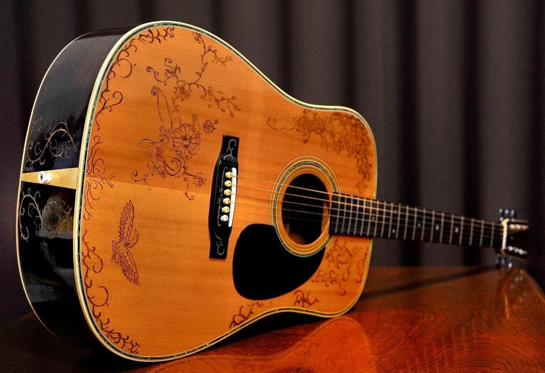 ★華やかな場面の演出で盛り立てるオブジェへの創造♪【彫刻装飾ギター】♪