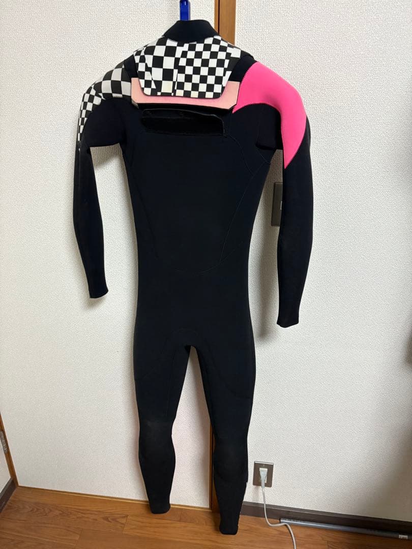 BREAKER OUT 3mmフルスーツ ブラック ピンク チェック柄