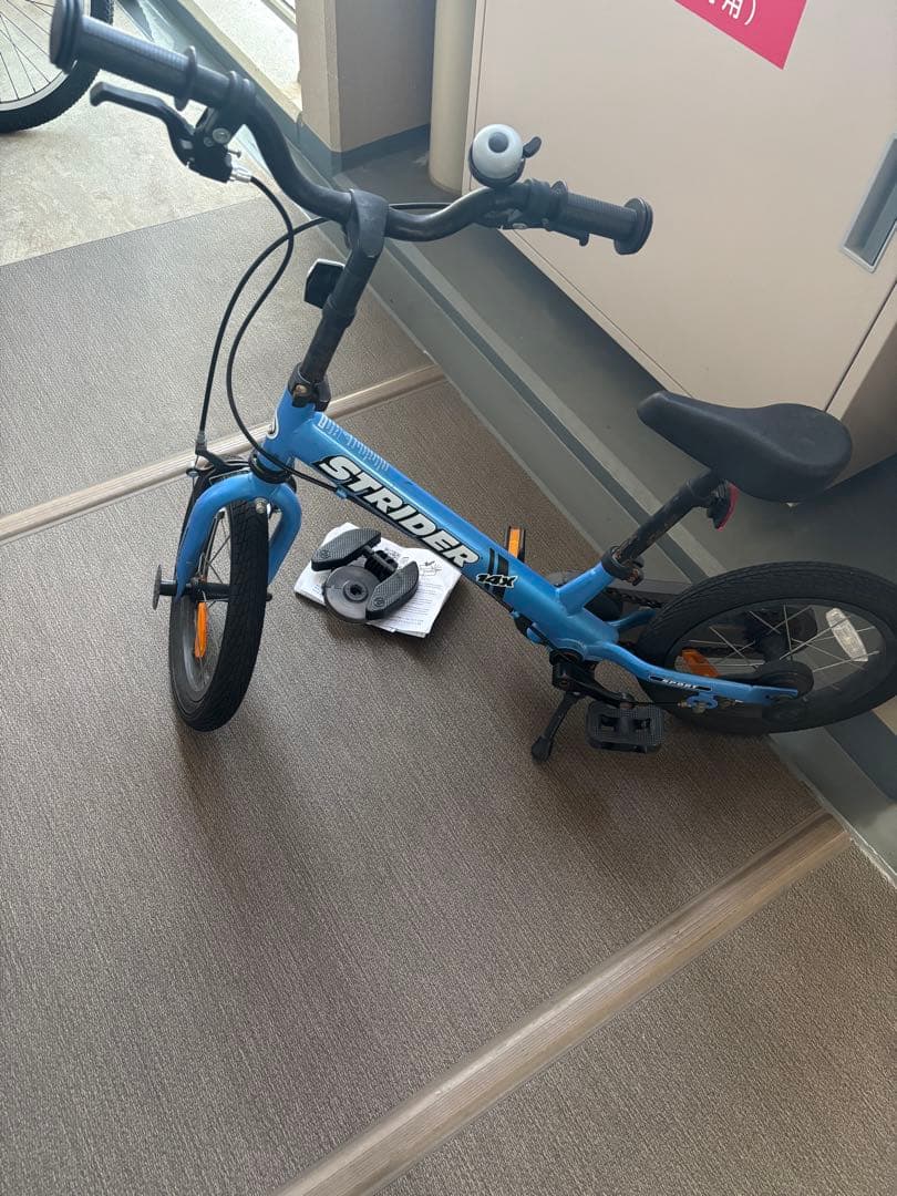 は*ー様 STRIDER ストライダー 14X ブルー 14インチ～スタンドつき