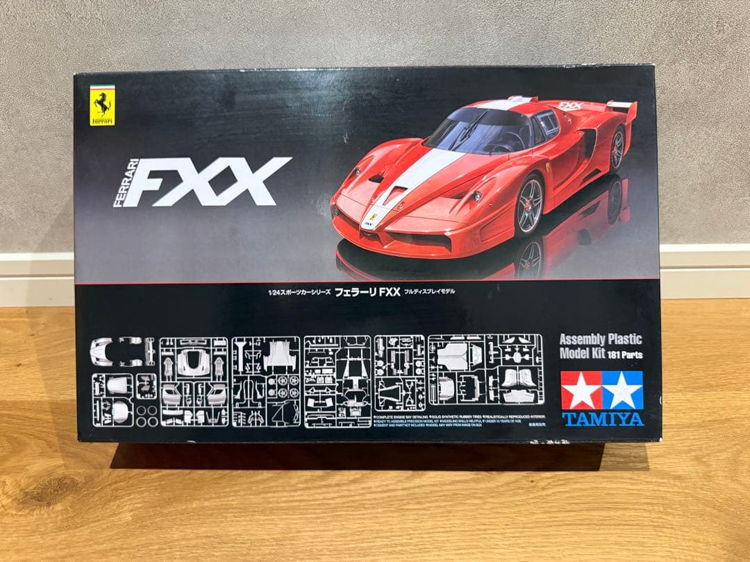 タミヤ 1/24 フェラーリ FXX フルディスプレイモデル