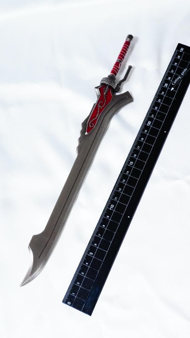 30cmデビルメイクライ4 レッドクイーン ミニ武器 キーホルダー アクセサリ