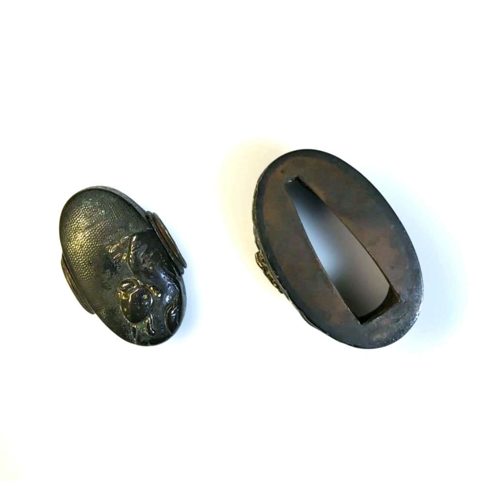 岩上亀図縁頭 赤銅魚子地？ 金象嵌 立体造形