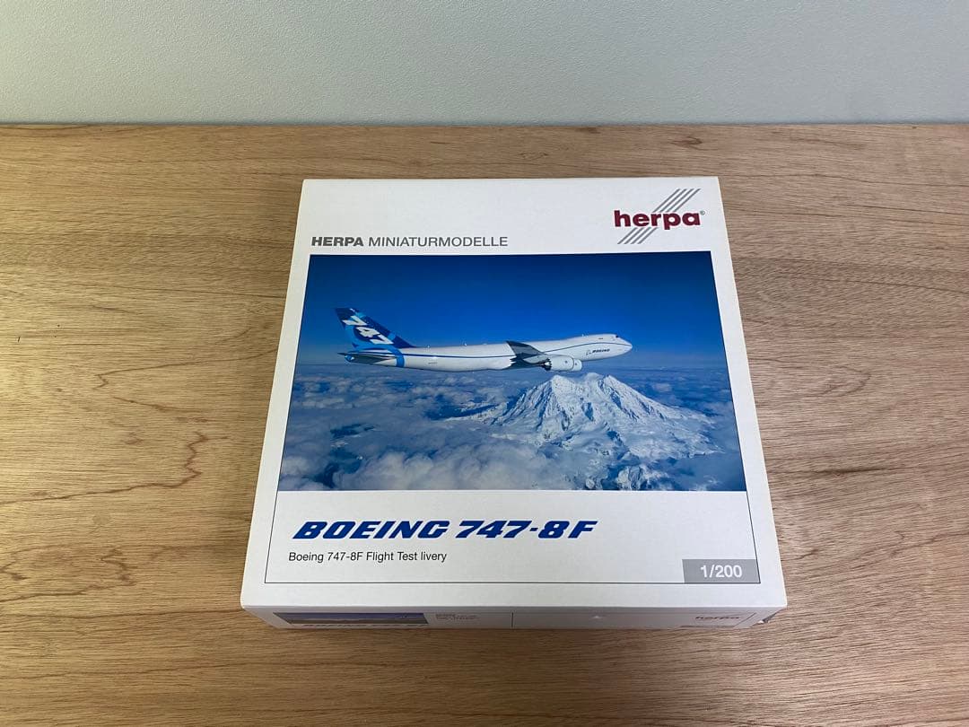 と*ん様 ヘルパ製　B747-8Fハウスカラー　N747EX 1/200