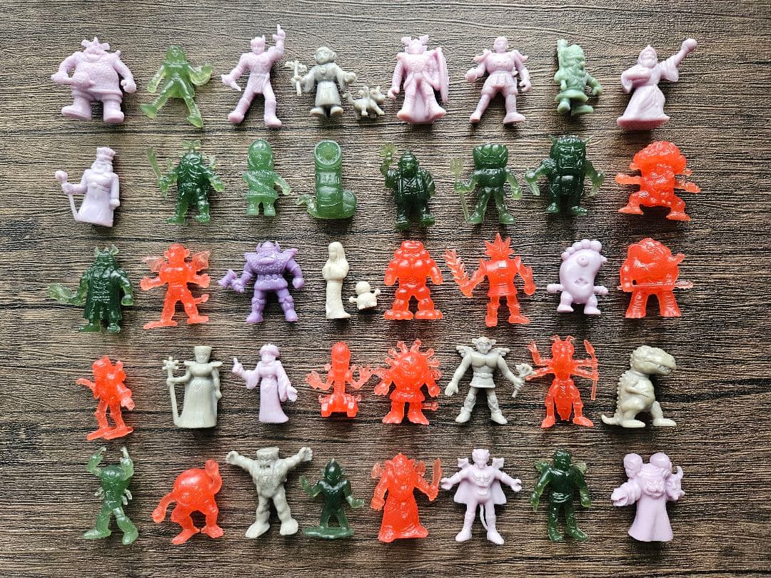 ネクロスの要塞フィギュアセット213体＋魔法チップ1枚　消しゴム大量まとめ