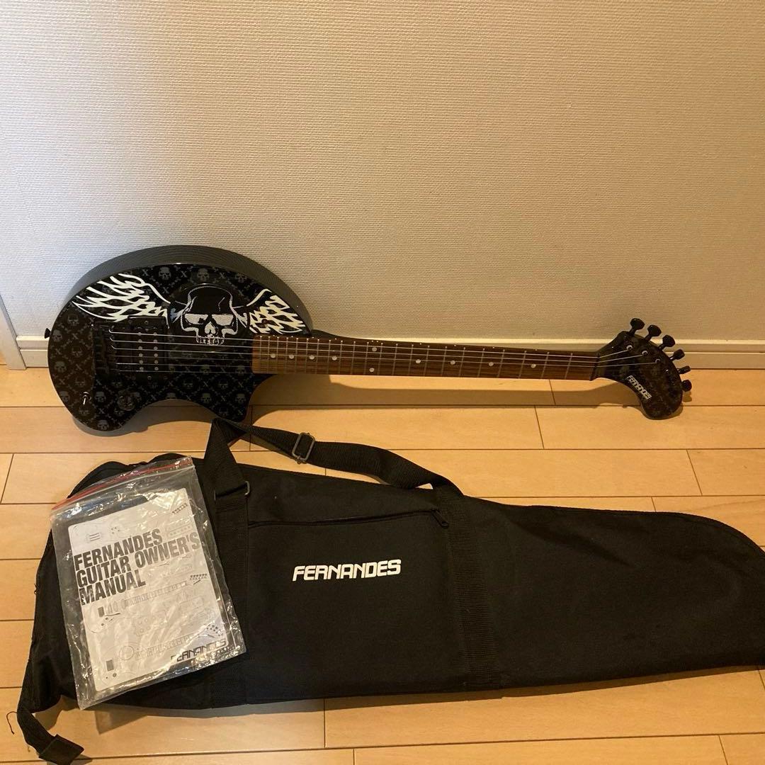 極美品　FERNANDESエレキギター スカルデザイン　専用ケース付