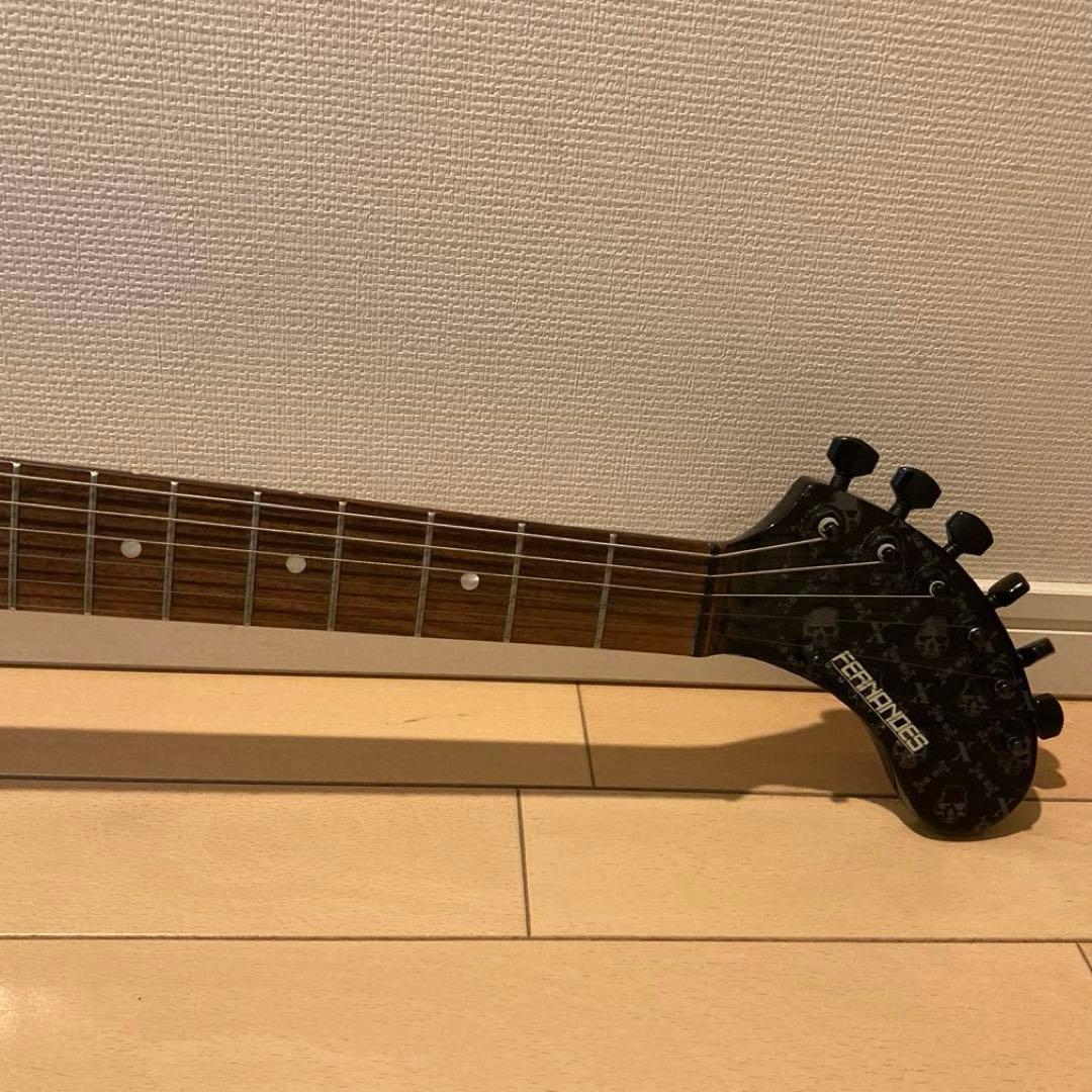 極美品　FERNANDESエレキギター スカルデザイン　専用ケース付