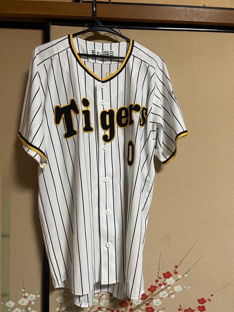 阪神タイガース ユニフォーム 黒 木浪　Oサイズ　おまけのユニフォームもあり。