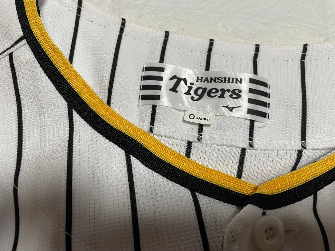 阪神タイガース ユニフォーム 黒 木浪　Oサイズ　おまけのユニフォームもあり。