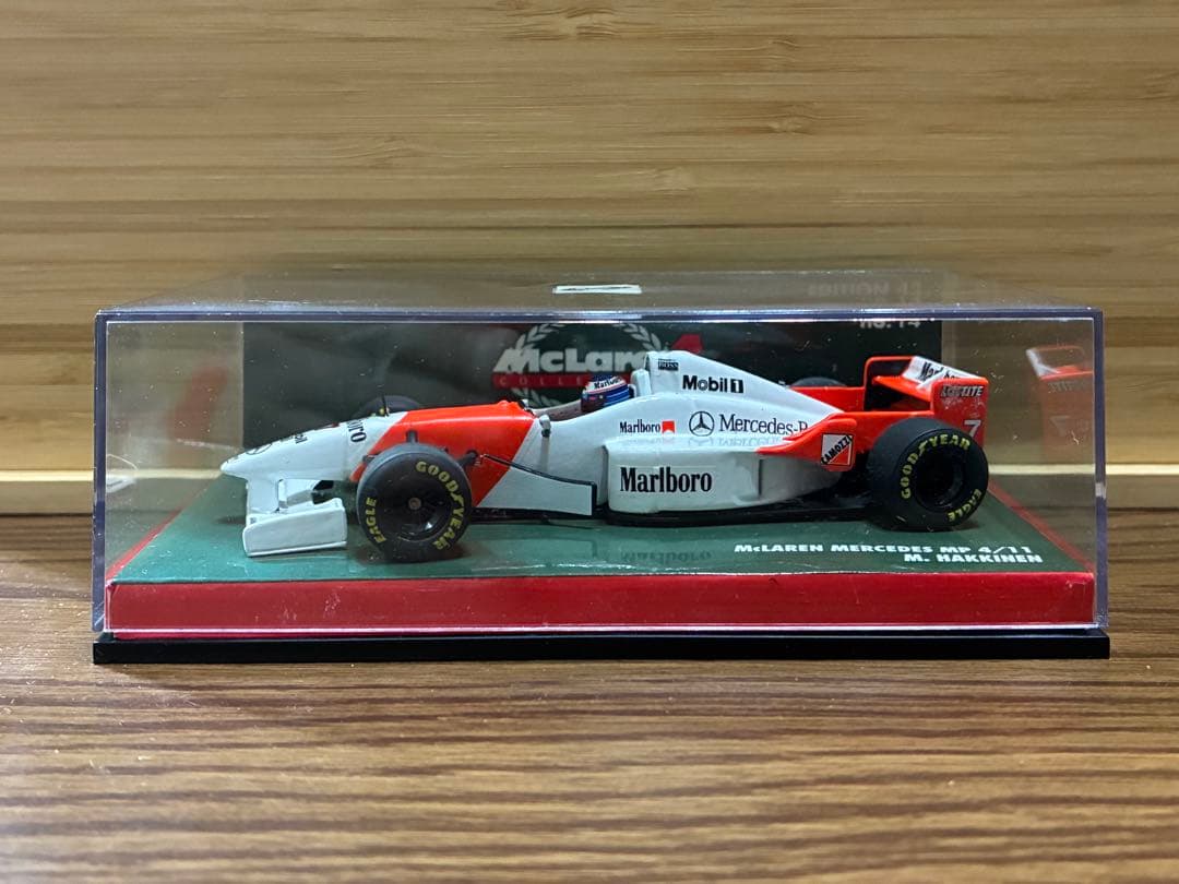 ミニチャンプス1/43マクラーレンMP4/11M.ハッキネン マルボロ仕様
