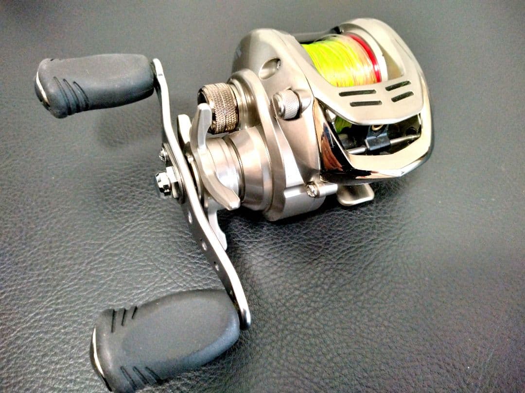 【美品特価】ダイワAGGREST 100SH右巻き ベイトリール鯛ラバラバージグ