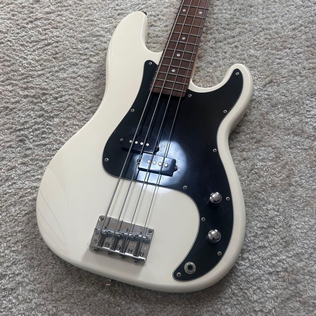 Legend レジェンド　ジャズベースタイプ エレキベース　ホワイト　ケース付き