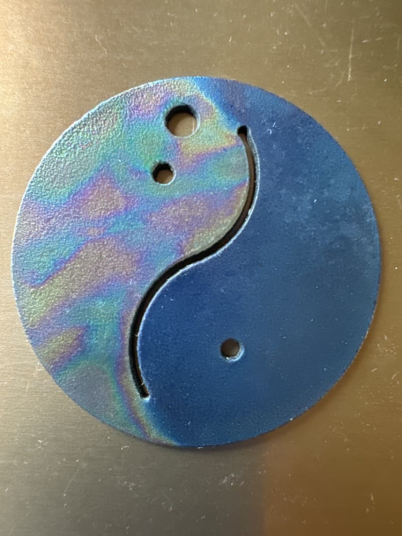 テスラ　大人用ペンダント　陰陽丸型