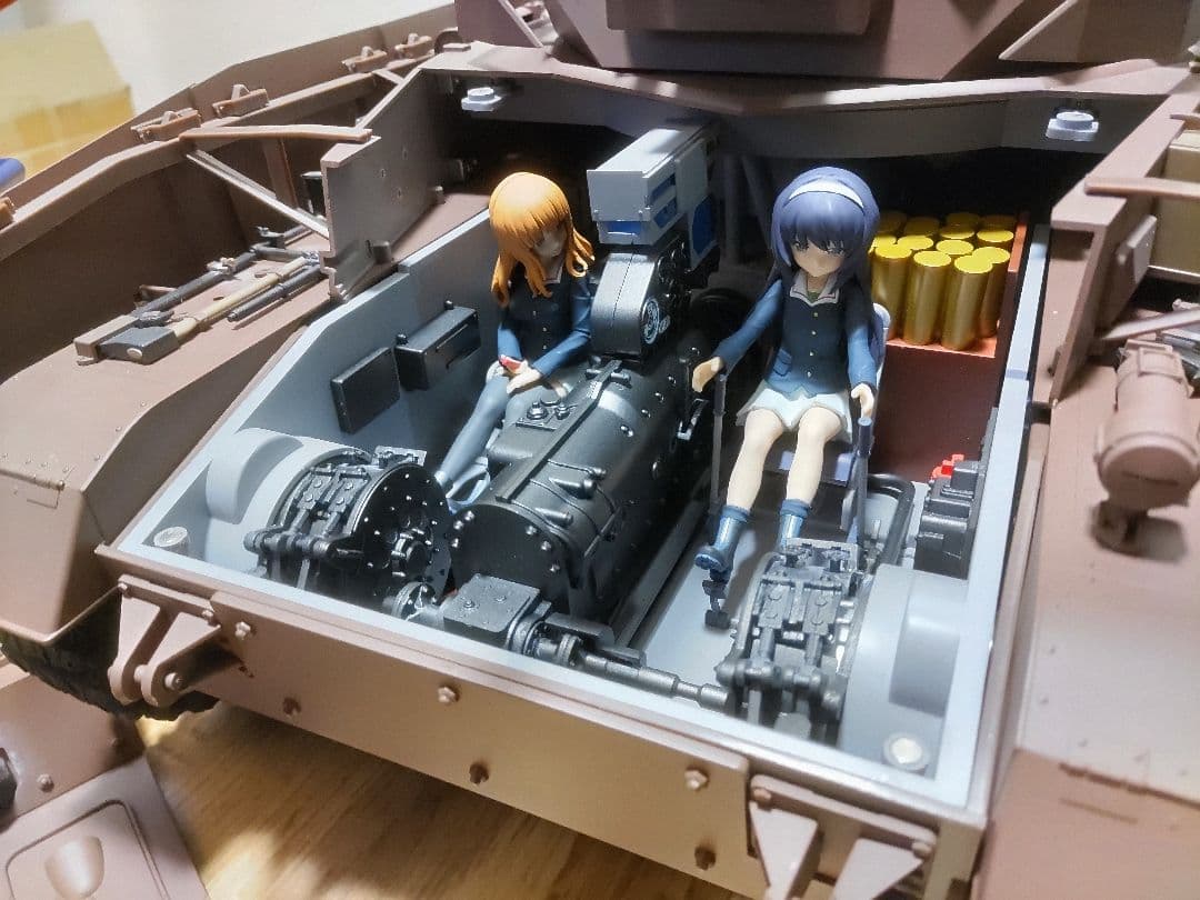 川*忍様 ガールズ&パンツァー　Ⅳ号戦車作る　アシェットジャパン　完成品　操作説