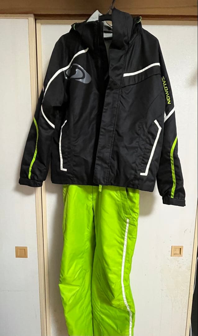 SALOMON スキーウェア 黒/緑　上下セット
