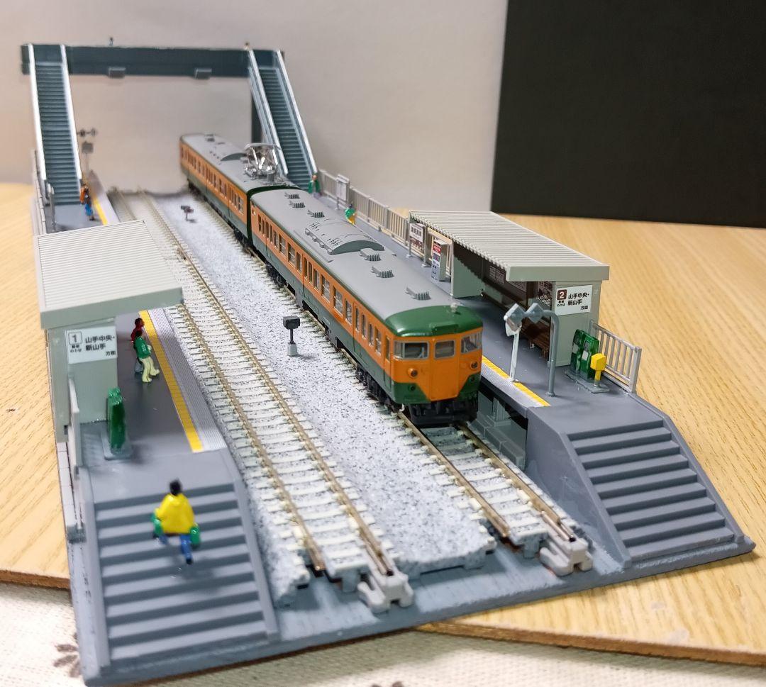 Nゲージ 対向式ホームセット（レール付き）ジオラマ ②