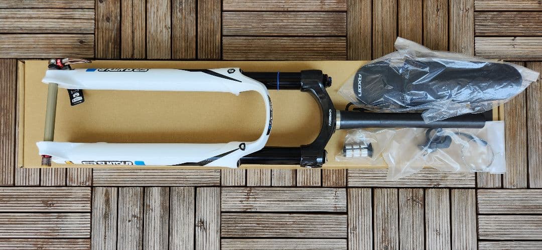 サスペンションフォーク XC 29インチ100mm カーボンコラム Boost