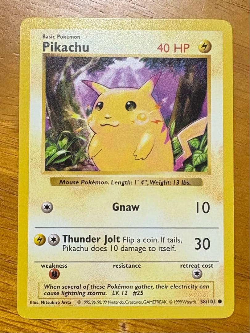 Pikachu 40 HP ポケモンカード