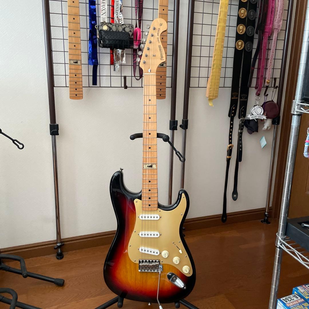 FERNANDES LOVE D kenモデル