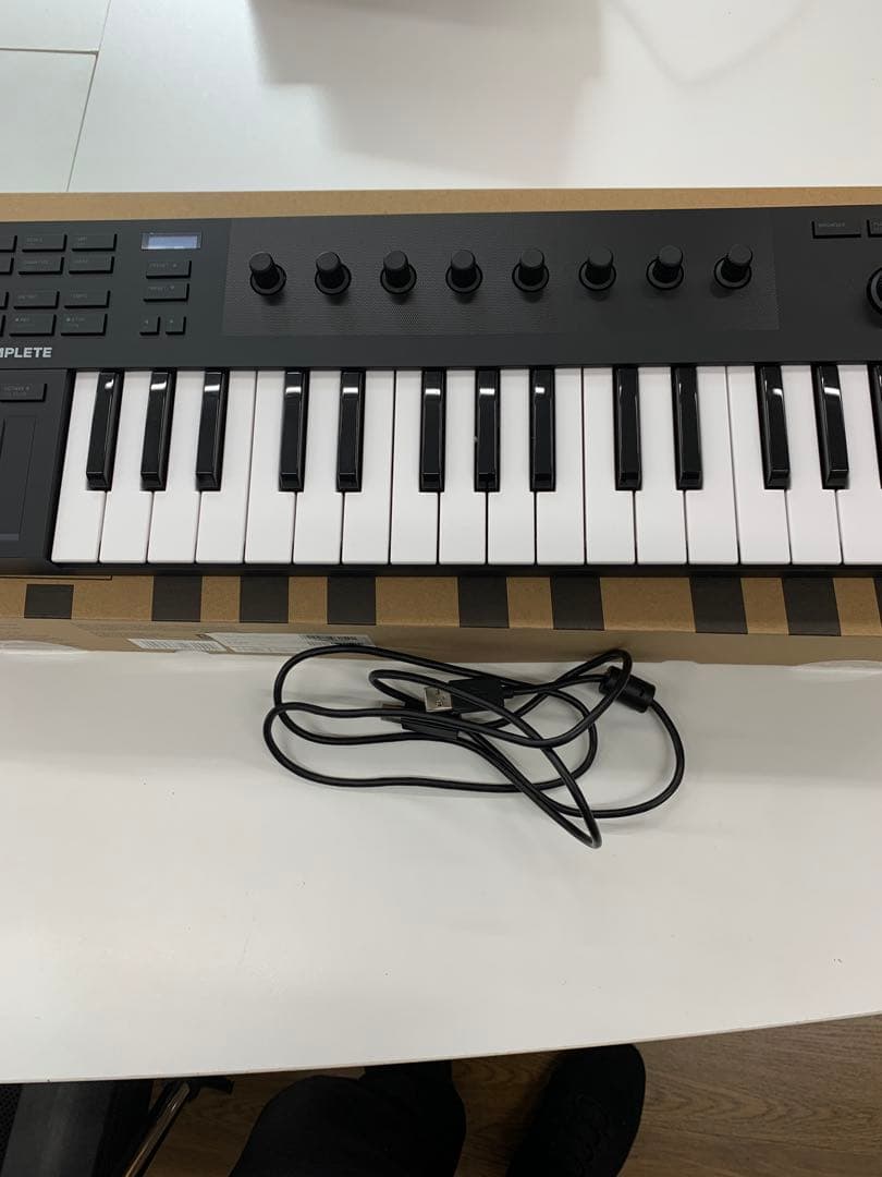 KOMPLETE 25鍵 MIDIキーボード