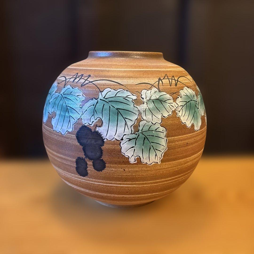 九谷焼　ブドウ絵柄の花瓶　陶器製　伝統工芸品