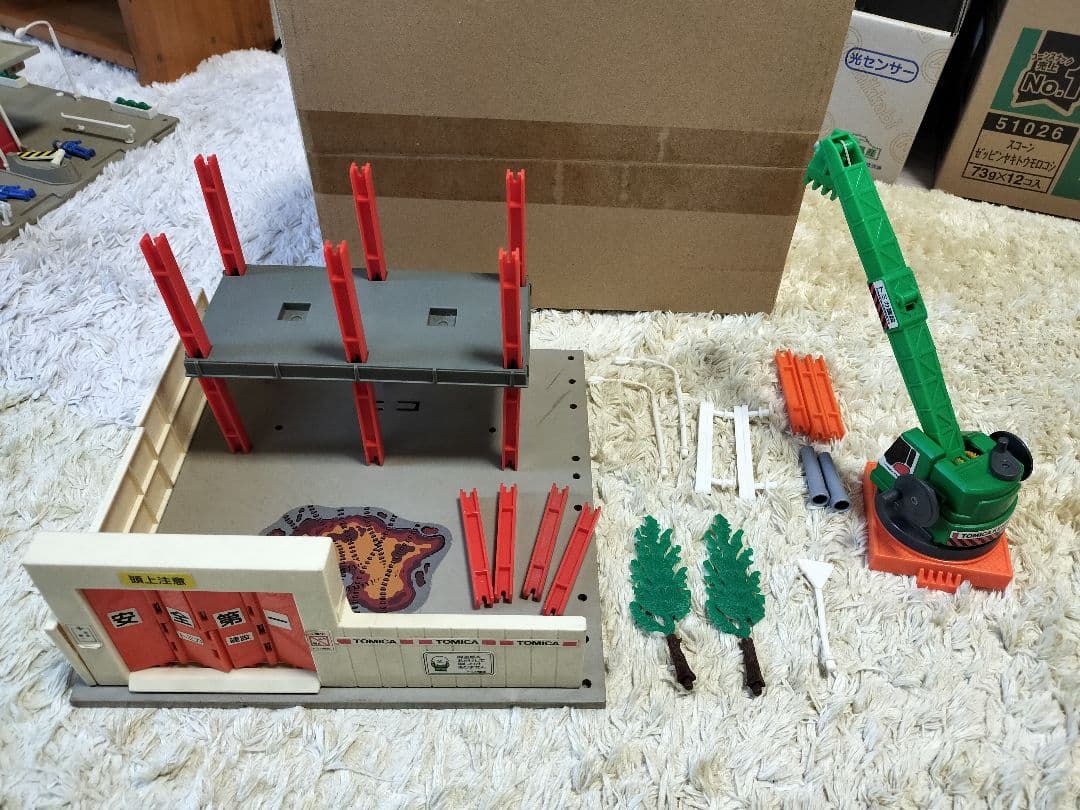 トミカタウン　ビル工事現場+トミカ建設コンボボックス部品