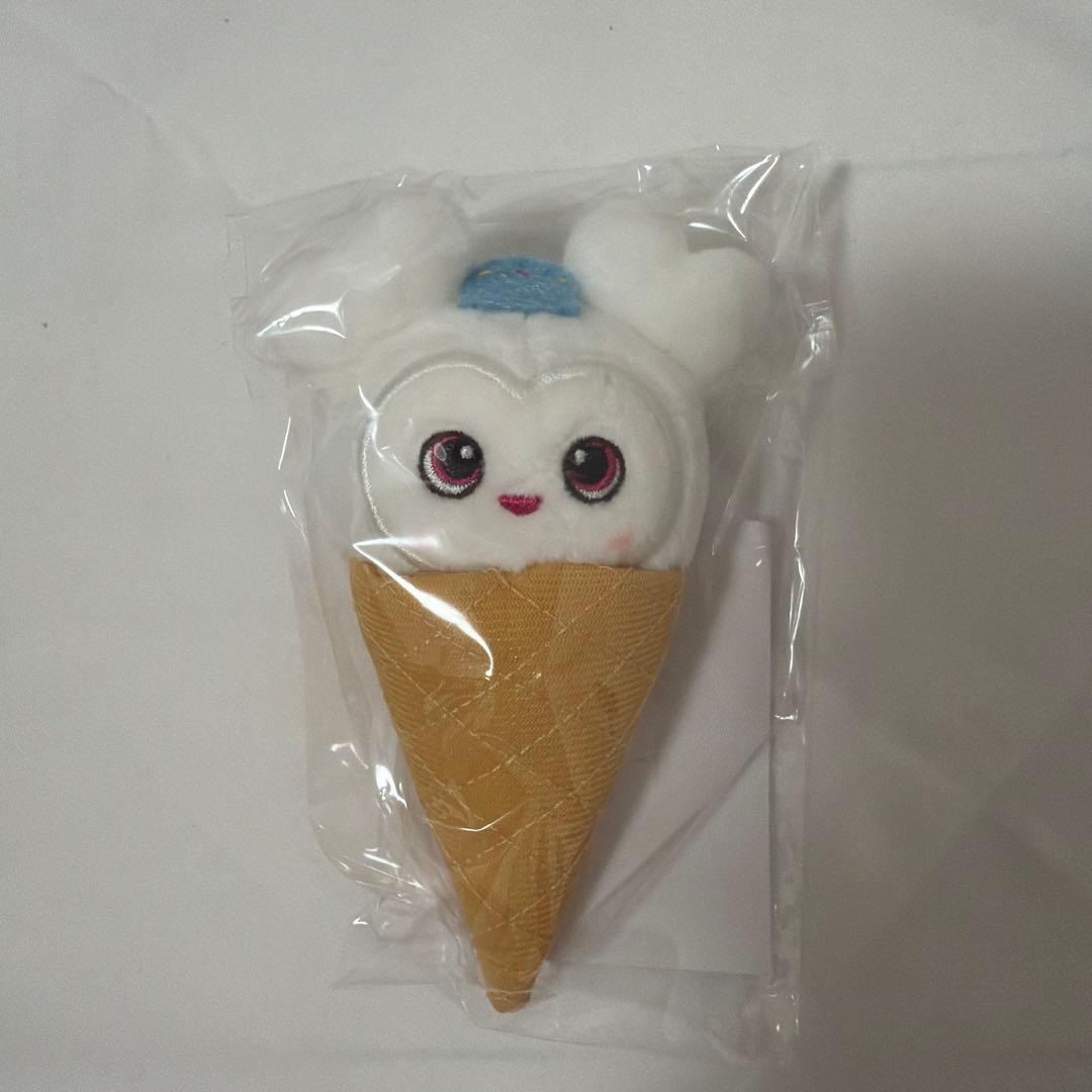 TWICE BABY LOVELYS アイスぬいぐるみバッチ　ダブリー