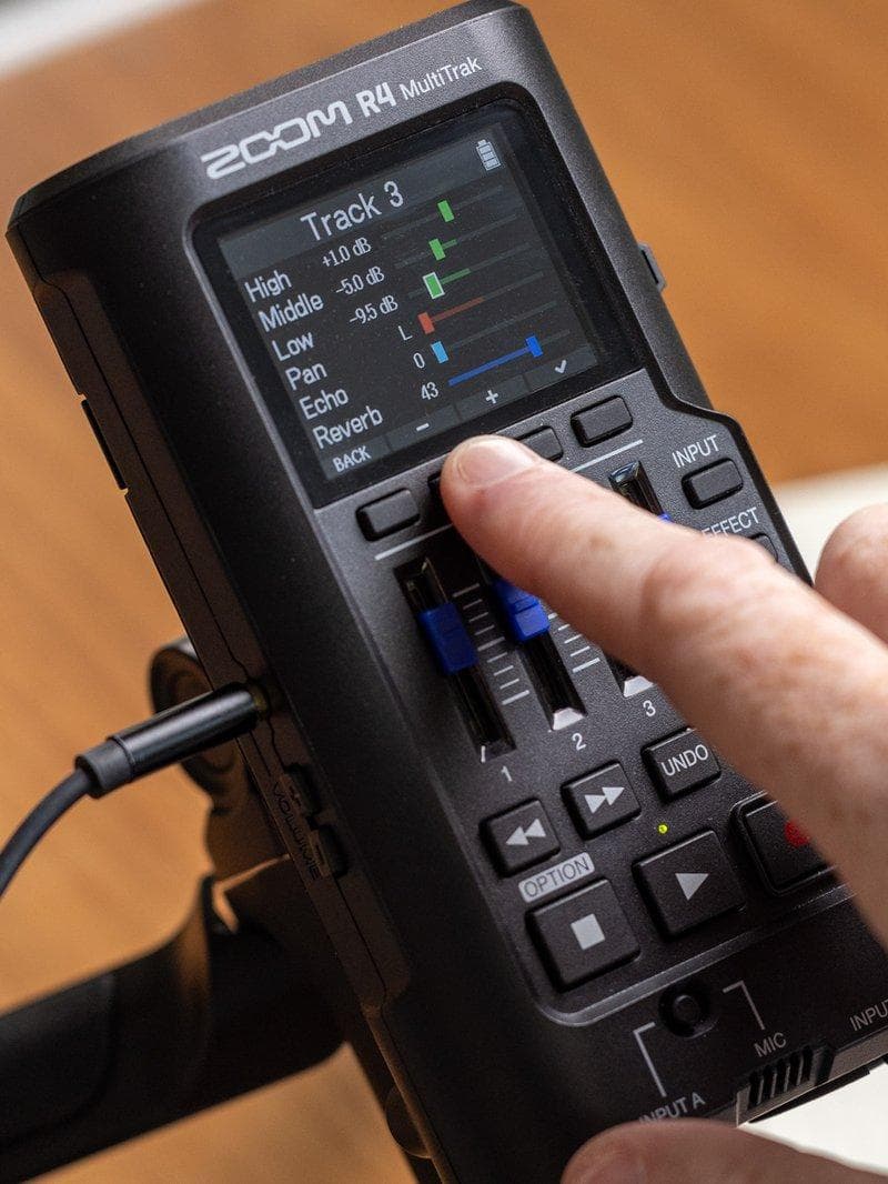 Zoom R4 MultiTrak 新品 未使用 未開封 値下げ！