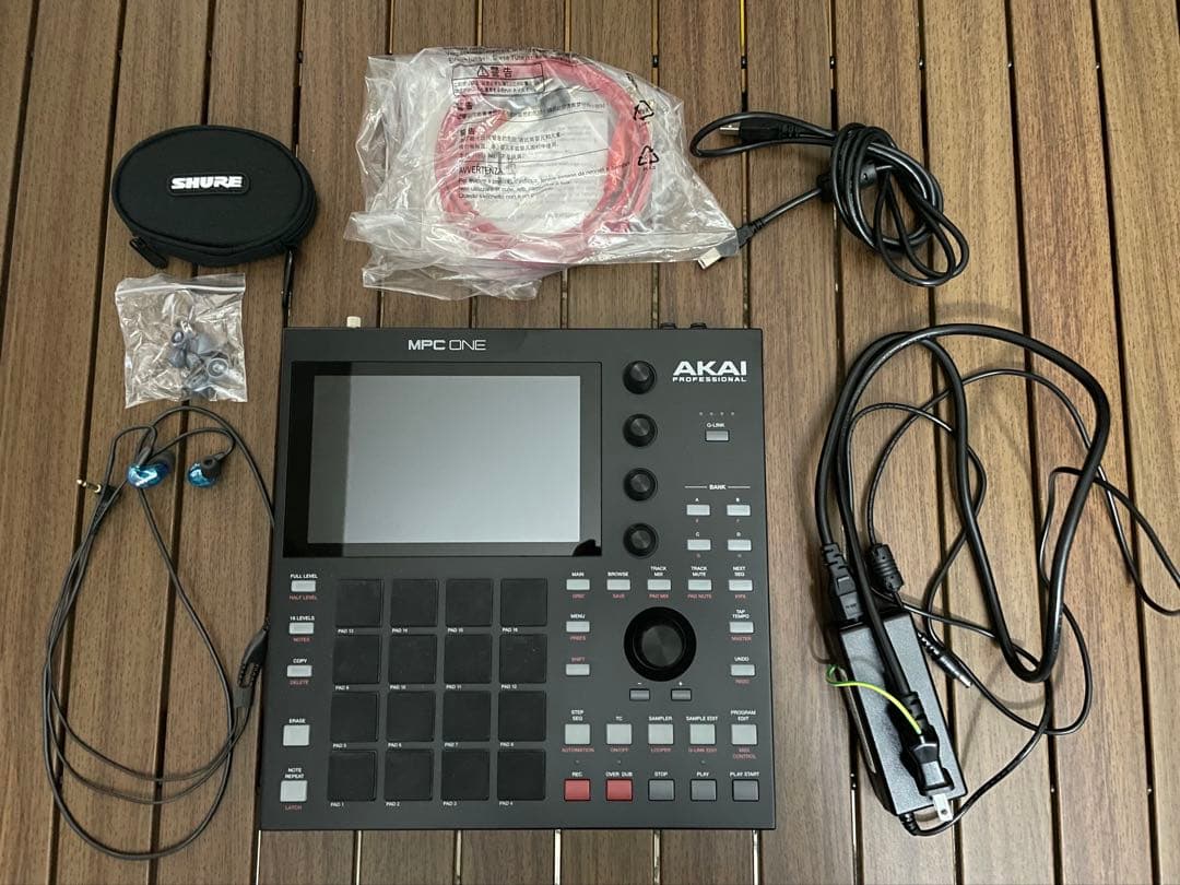 MPC ONE /SHURE SE215（イヤホン）or64GB SDカード